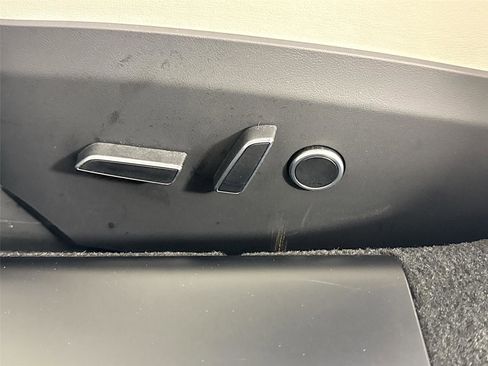 Used 2022 Tesla Model S image 26