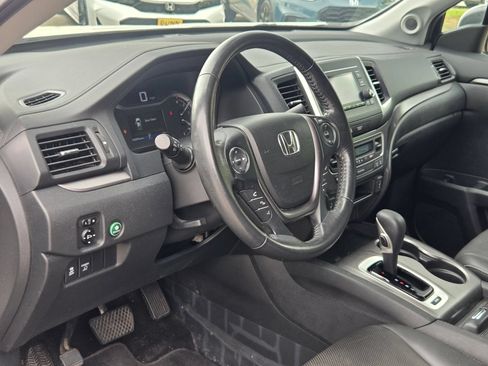 Used 2017 Honda Ridgeline RTL image 12