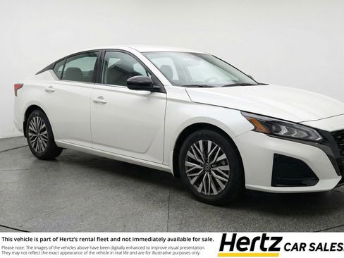 Used 2025 Nissan Altima 2.5 SV FWD image 1