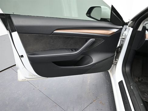 Used 2023 Tesla Model 3 Performance image 17