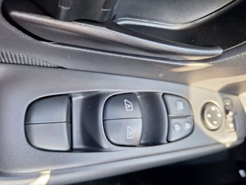 New 2025 Nissan Kicks Play S image 20