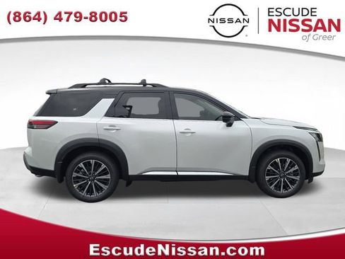 New 2026 Nissan Pathfinder Platinum AWD/4WD image 2