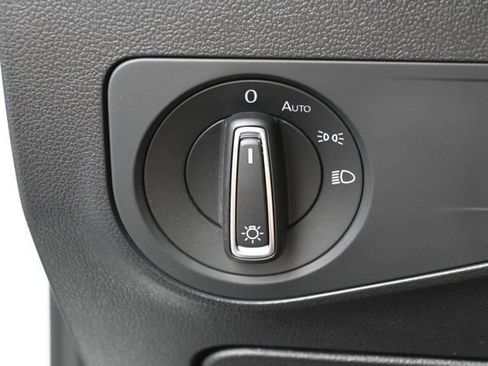 Used 2023 Volkswagen Tiguan SE w/ Panoramic Sunroof Package FWD image 15