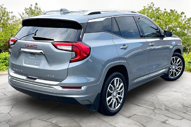 Used 2023 GMC Terrain Denali AWD/4WD image 2