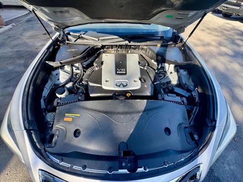 Used 2018 INFINITI Q70 Luxe image 19