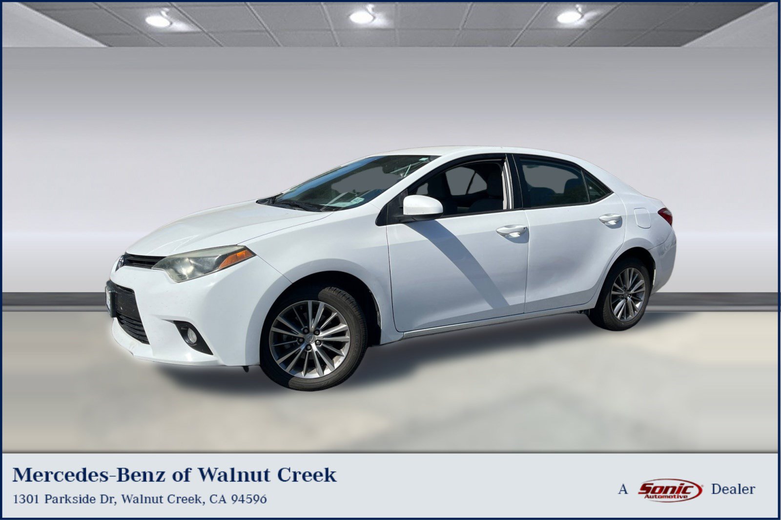 Used 2015 Toyota Corolla LE FWD image 1