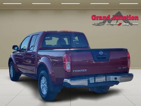 Used 2018 Nissan Frontier SV image 5