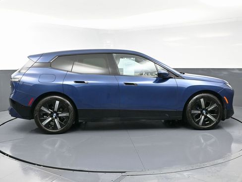 Used 2022 BMW iX xDrive50 w/ Sport Package image 8