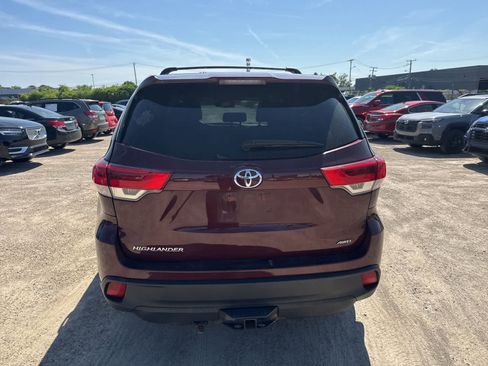 Used 2019 Toyota Highlander LE AWD/4WD image 13