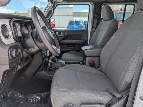 Certified 2025 Jeep Wrangler Unlimited Sahara AWD/4WD image 19