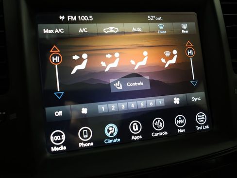 Used 2023 Chrysler 300 C RWD image 52