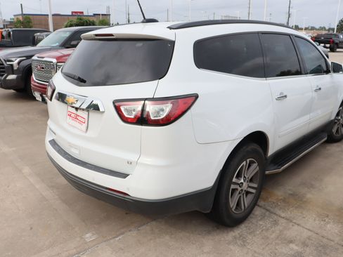 Used 2017 Chevrolet Traverse LT FWD image 11
