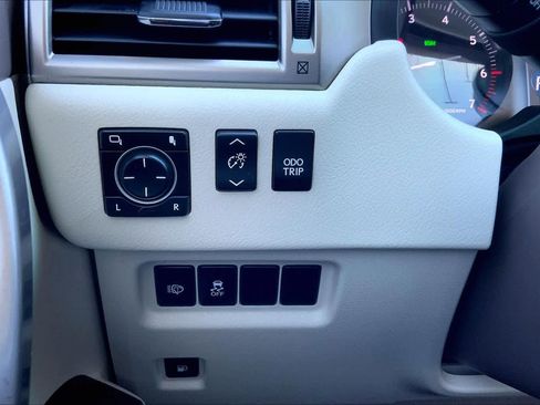 Used 2016 Lexus GX 460 image 33