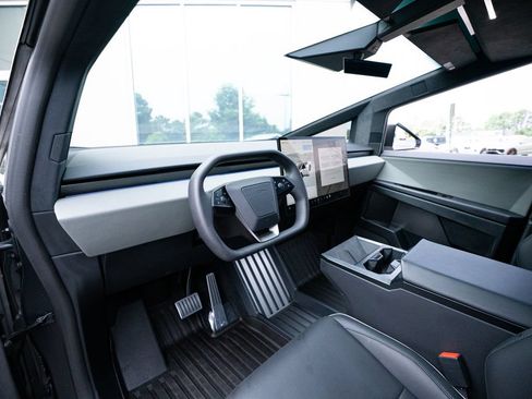 Used 2024 Tesla Cybertruck AWD Crew Cab image 24
