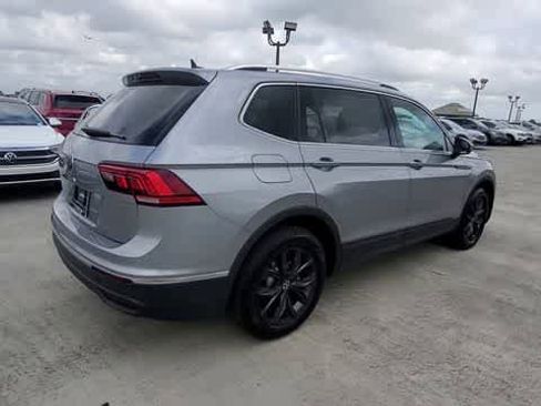 Used 2024 Volkswagen Tiguan SE FWD image 8