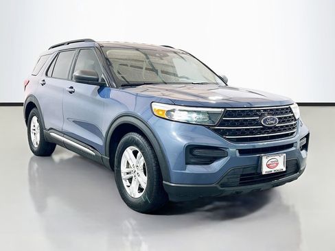 Used 2021 Ford Explorer XLT RWD image 3