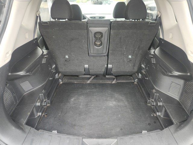 Used 2017 Nissan Rogue SV AWD/4WD image 18