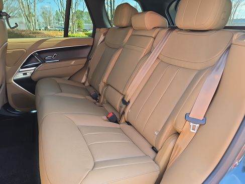 New 2026 Land Rover Range Rover SE image 14
