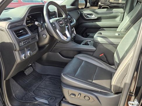Used 2022 GMC Yukon SLT w/ SLT Premium Package image 8