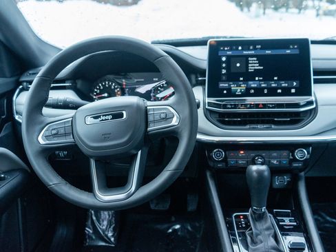 Used 2024 Jeep Compass Limited image 12