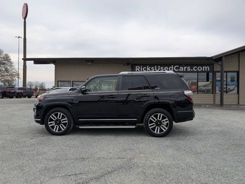 Used 2015 Toyota 4Runner Limited image 11