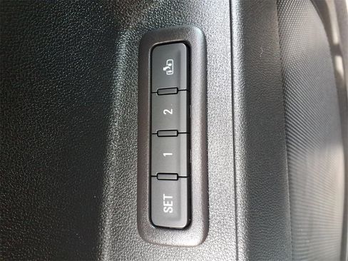 Used 2023 Chevrolet Equinox Premier image 19