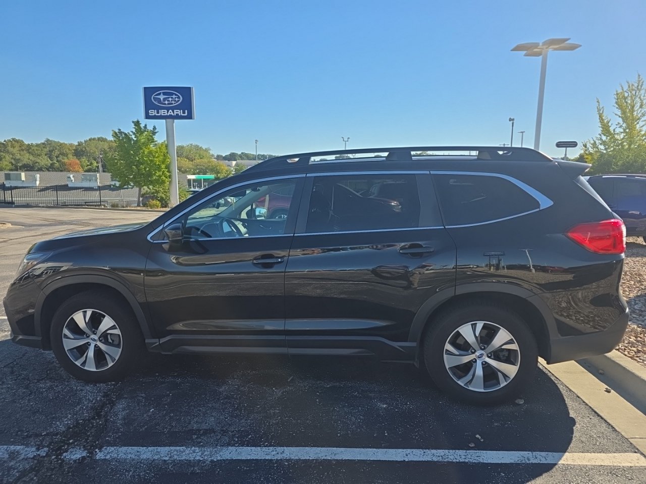 Certified 2024 Subaru Ascent Premium w/ Convenience Package AWD/4WD image 8