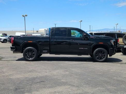 Used 2024 GMC Sierra 2500 AT4 w/ AT4 Premium Plus Package AWD/4WD image 9