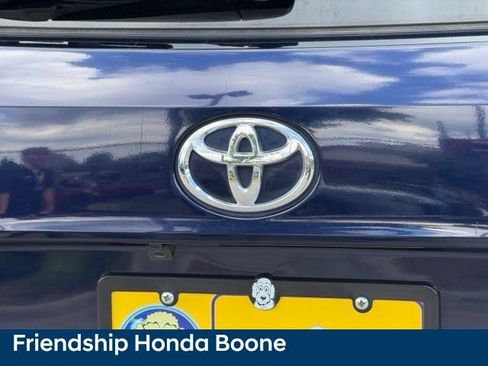 Used 2023 Toyota Highlander L AWD/4WD image 11