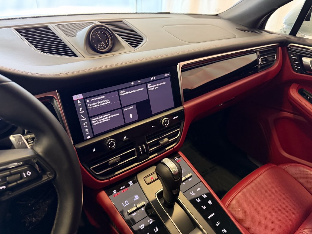 Certified 2024 Porsche Macan S AWD/4WD image 18