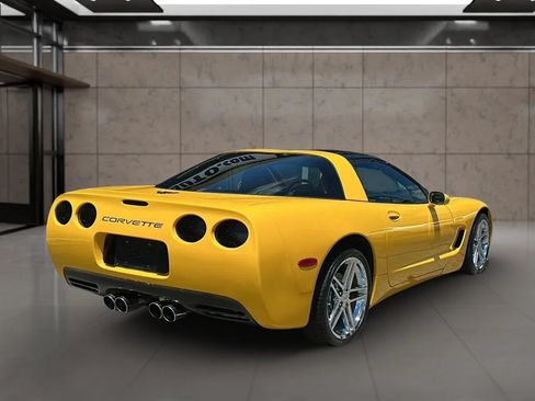 Used 2002 Chevrolet Corvette Coupe w/ Preferred Equipment Group2 RWD image 4
