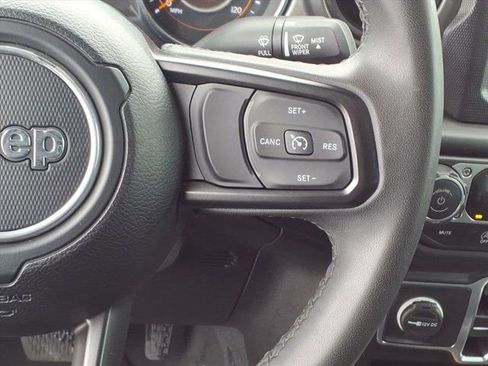 Used 2023 Jeep Gladiator Sport image 17