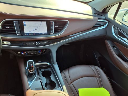 Used 2020 Buick Enclave Avenir w/ Avenir Technology Package AWD/4WD image 4