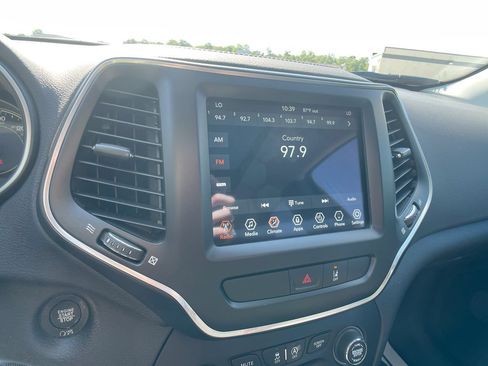 Used 2022 Jeep Cherokee Latitude Lux w/ Sun & Sound Group AWD/4WD image 17
