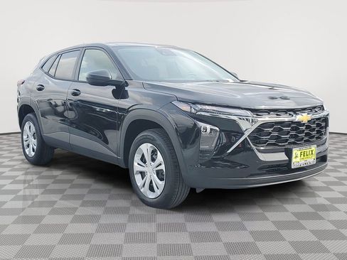 New 2026 Chevrolet Trax LS image 2