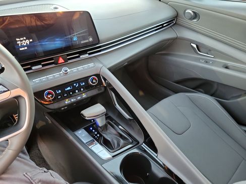 Certified 2025 Hyundai Elantra SEL image 14