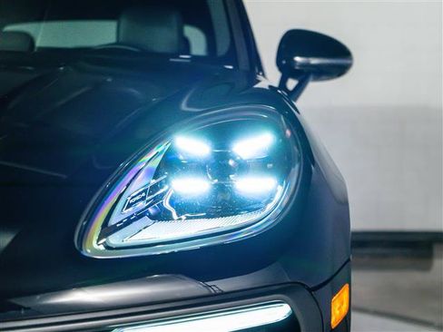 Used 2026 Porsche Macan AWD/4WD image 12