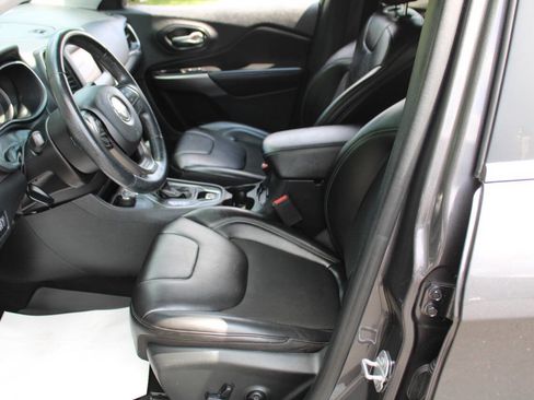 Used 2020 Jeep Cherokee Latitude Plus w/ Cold Weather Group image 7