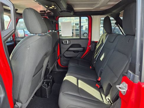 Used 2020 Jeep Wrangler Unlimited Sahara image 16