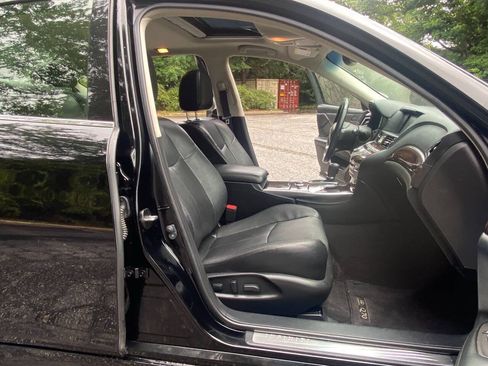 Used 2017 INFINITI Q70 3.7 RWD image 52