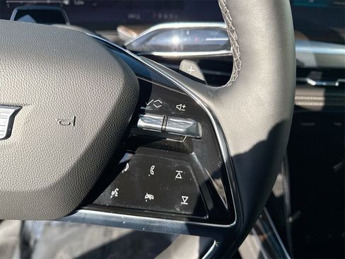 Used 2025 Cadillac Escalade Premium Luxury w/ Touring Package image 18