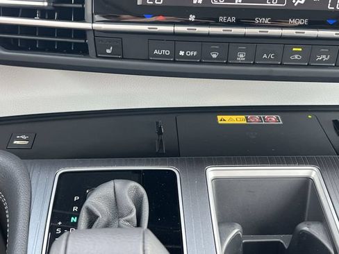 Used 2026 Toyota Sienna XLE FWD image 23