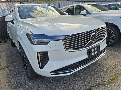 New 2026 Volvo XC90 B6 Plus w/ Protection Package Premier image 3