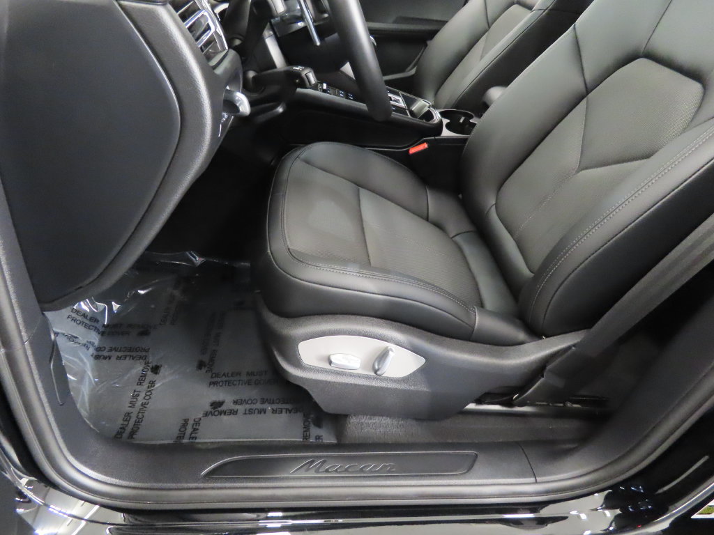 Certified 2026 Porsche Macan AWD/4WD image 39