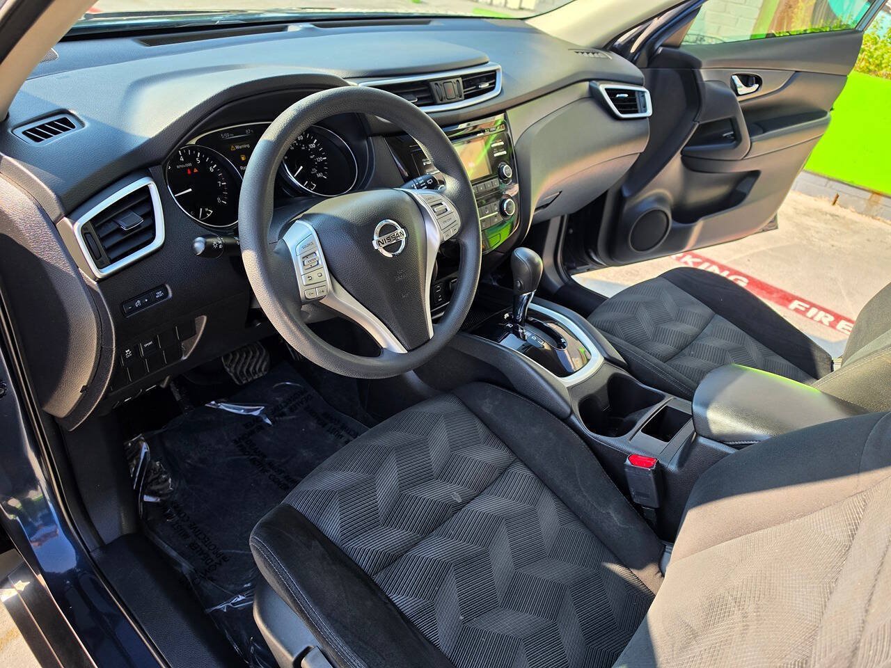 Used 2014 Nissan Rogue S FWD image 17