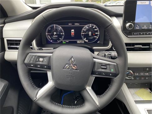 New 2025 Mitsubishi Outlander 4WD Plug-In Hybrid image 12