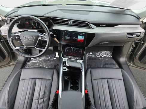 Certified 2024 Audi Q8 e-tron Premium image 10