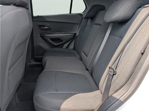 Used 2022 Chevrolet Trax LS w/ Tint and Cruise Package AWD/4WD image 29