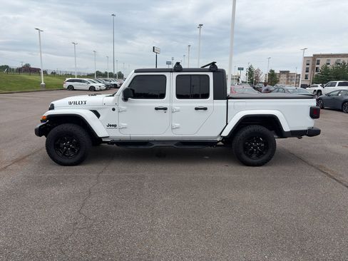 Used 2022 Jeep Gladiator Sport AWD/4WD image 2