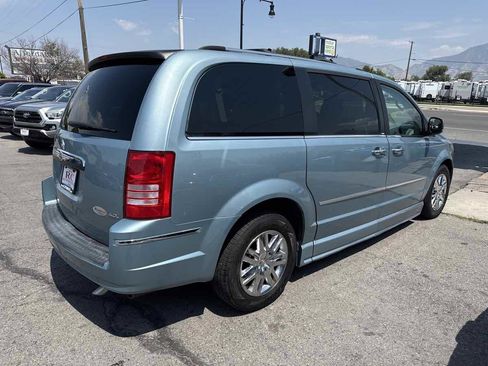 Used 2008 Chrysler Town & Country Limited w/ Trailer Tow Group FWD image 5